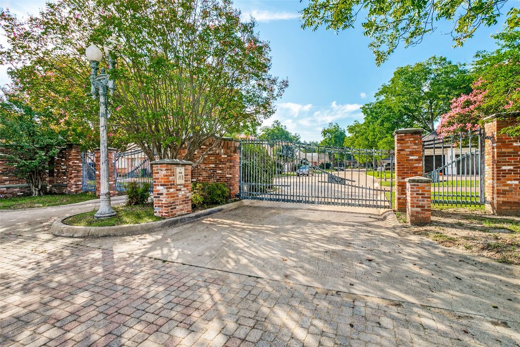 1010 Village Green Court, Arlington, TX 76012 — exterior