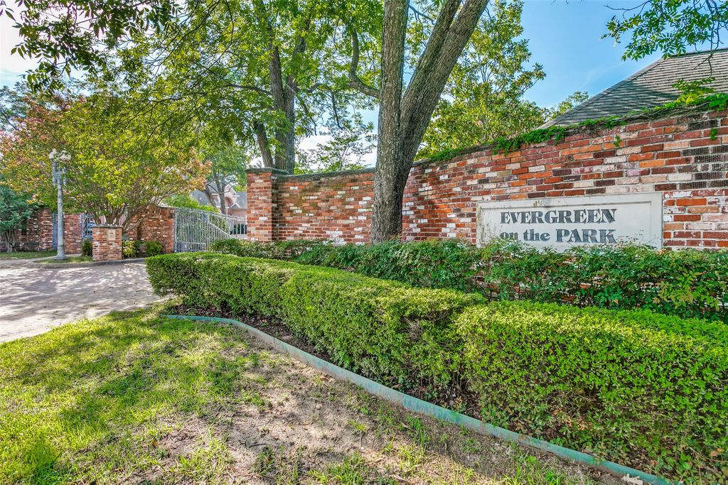 1010 Village Green Court, Arlington, TX 76012 — photo 2