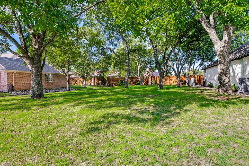 1010 Village Green Court, Arlington, TX 76012 — photo 5