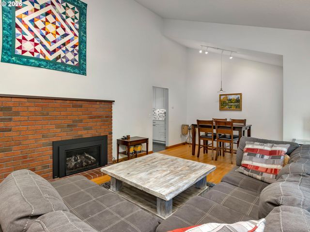 2592 HILLCREST Ct, West Linn, OR 97068