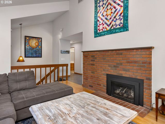 2592 HILLCREST Ct, West Linn, OR 97068