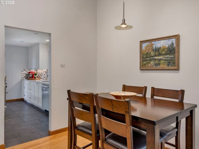 2592 HILLCREST Ct, West Linn, OR 97068