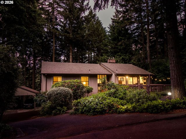 2592 HILLCREST Ct, West Linn, OR 97068