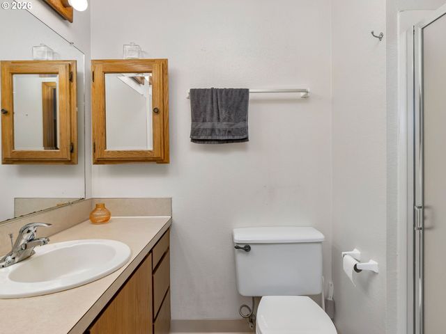 2592 HILLCREST Ct, West Linn, OR 97068