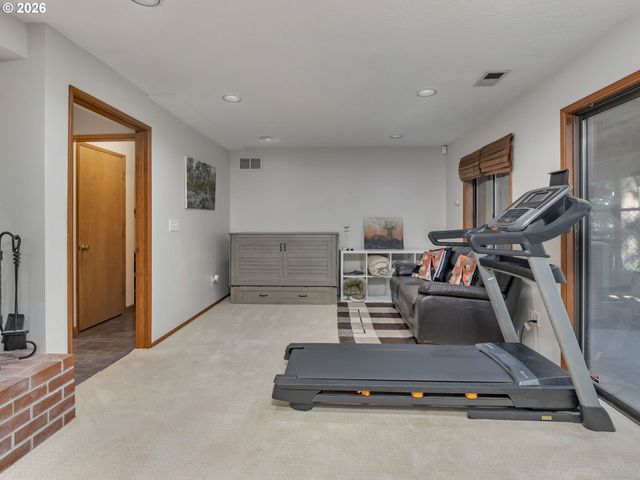 2592 HILLCREST Ct, West Linn, OR 97068