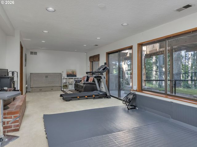 2592 HILLCREST Ct, West Linn, OR 97068