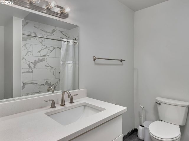 2592 HILLCREST Ct, West Linn, OR 97068