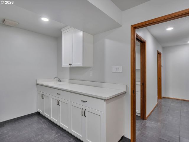 2592 HILLCREST Ct, West Linn, OR 97068