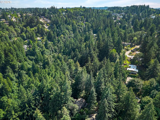 2592 HILLCREST Ct, West Linn, OR 97068