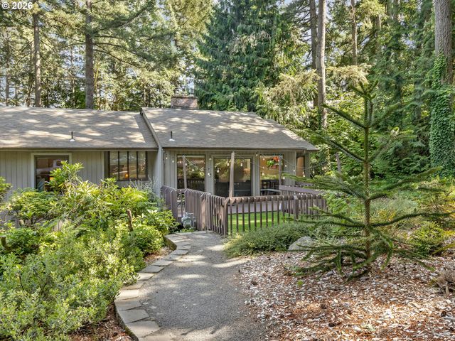 2592 HILLCREST Ct, West Linn, OR 97068