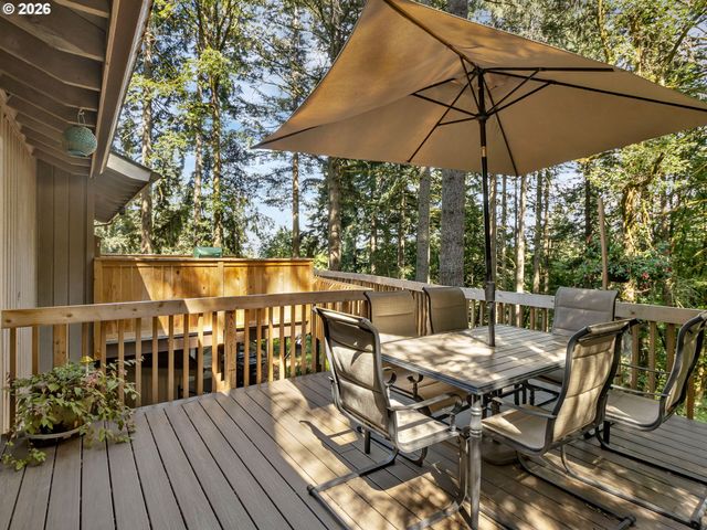2592 HILLCREST Ct, West Linn, OR 97068