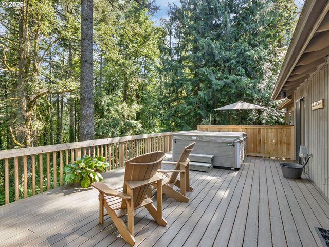 2592 HILLCREST Ct, West Linn, OR 97068