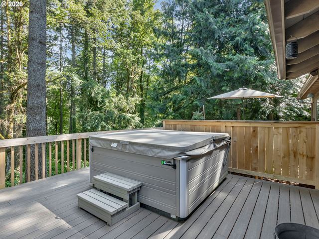 2592 HILLCREST Ct, West Linn, OR 97068