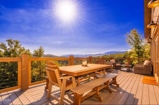 2943 Lightning Strike Drive, Sevierville, TN 37862