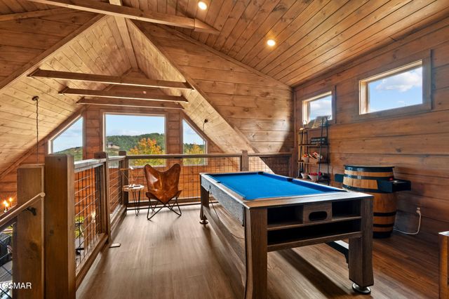 2943 Lightning Strike Drive, Sevierville, TN 37862