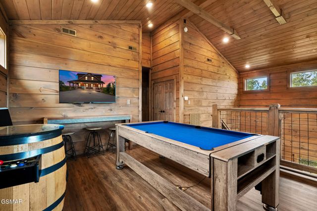 2943 Lightning Strike Drive, Sevierville, TN 37862