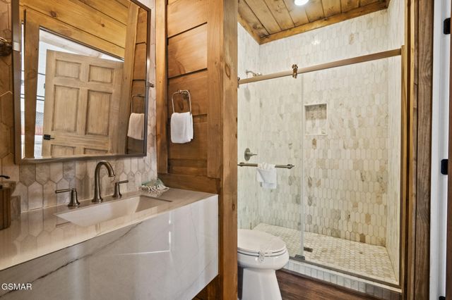 2943 Lightning Strike Drive, Sevierville, TN 37862