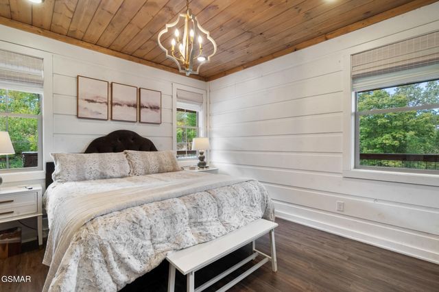 2943 Lightning Strike Drive, Sevierville, TN 37862