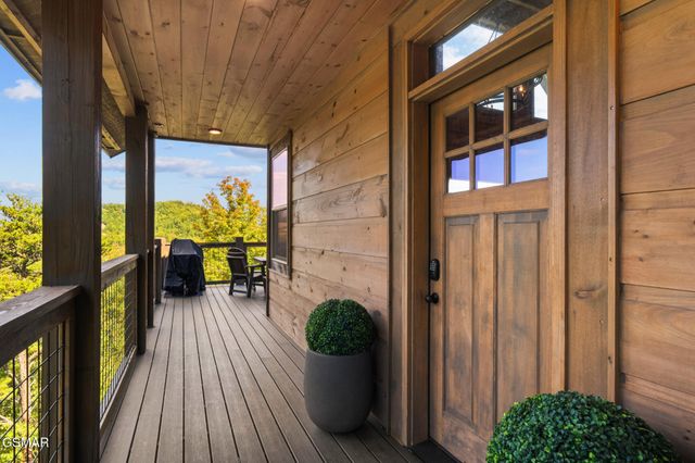 2943 Lightning Strike Drive, Sevierville, TN 37862