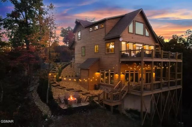 2943 Lightning Strike Drive, Sevierville, TN 37862