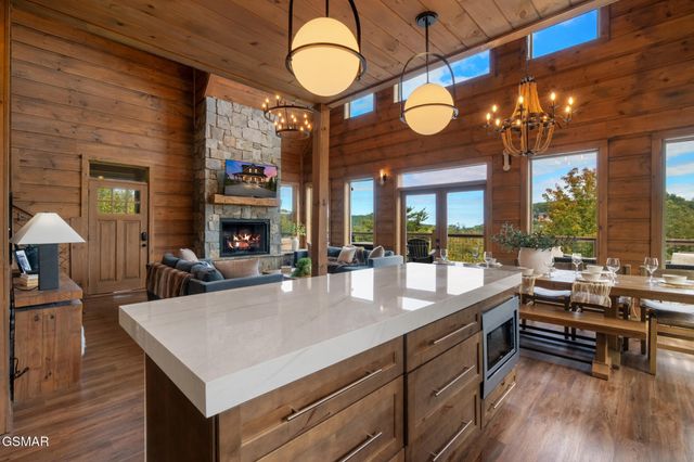 2943 Lightning Strike Drive, Sevierville, TN 37862