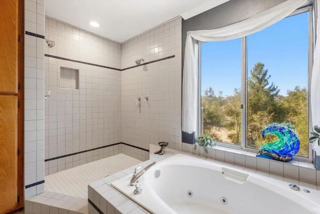 13872 Misty Oak Road, Valley Center, CA 92082
