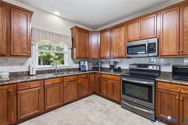 554 Greymont Ln, Chester, VA 23836