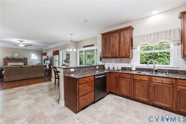 554 Greymont Ln, Chester, VA 23836