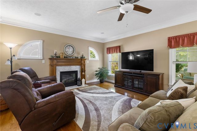 554 Greymont Ln, Chester, VA 23836