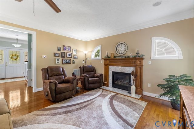 554 Greymont Ln, Chester, VA 23836