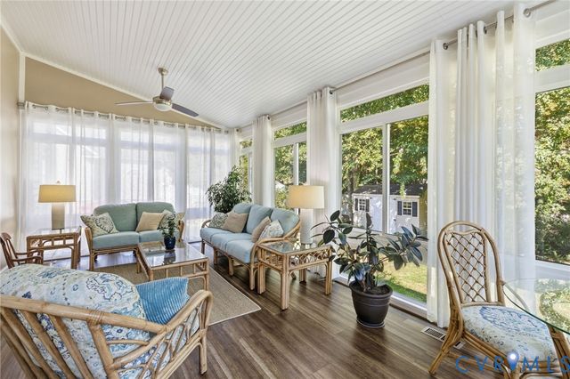 554 Greymont Ln, Chester, VA 23836