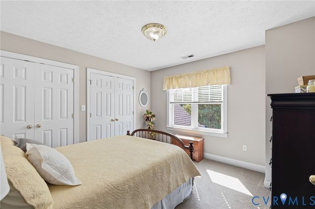 554 Greymont Ln, Chester, VA 23836