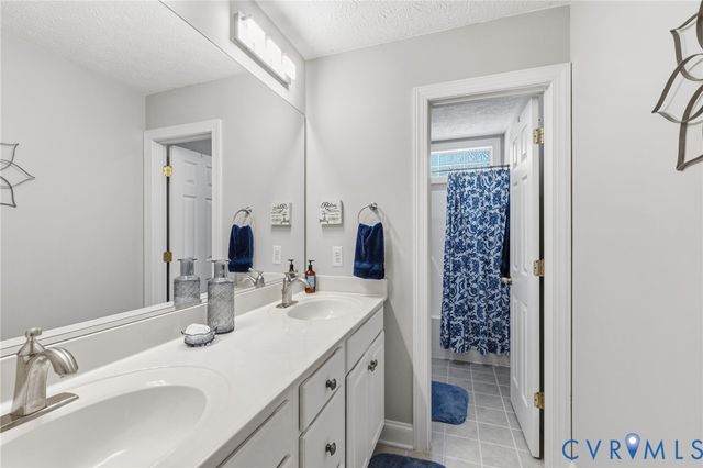 554 Greymont Ln, Chester, VA 23836