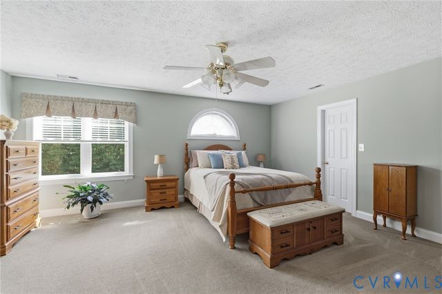 554 Greymont Ln, Chester, VA 23836