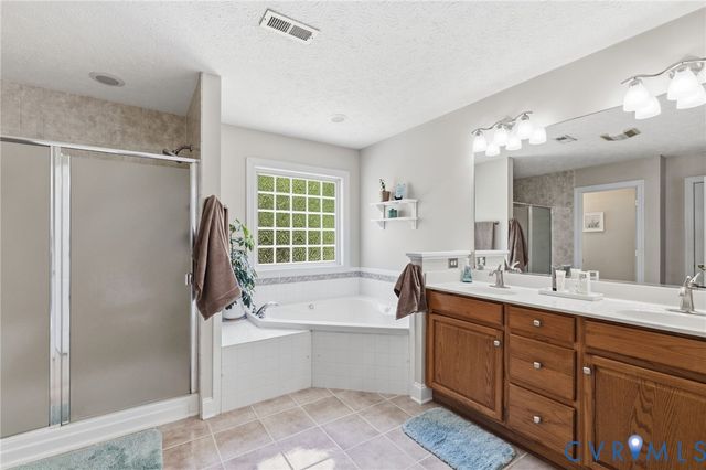 554 Greymont Ln, Chester, VA 23836