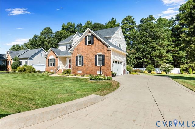 554 Greymont Ln, Chester, VA 23836