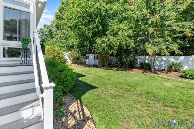 554 Greymont Ln, Chester, VA 23836
