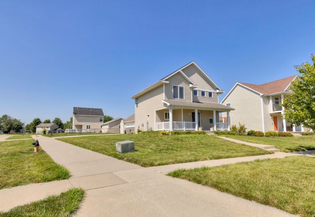 2828 SW White Birch Drive, Ankeny, IA 50023