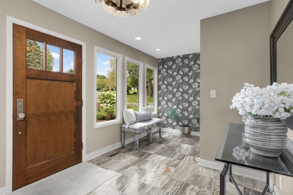 694 Maple Park Drive, Mendota Heights, MN 55118 — photo 2