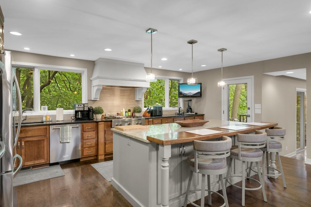 694 Maple Park Drive, Mendota Heights, MN 55118 — photo 5
