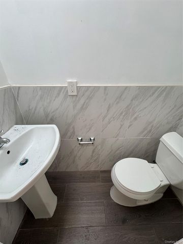 16718 Hillside Avenue 2nd floor, Jamaica, NY 11432