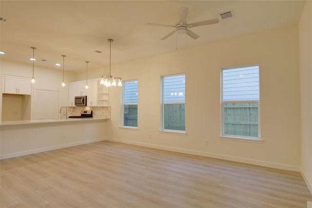 957 Ringold Street, Houston, TX 77088