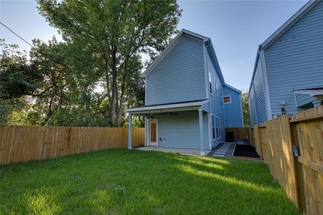 957 Ringold Street, Houston, TX 77088