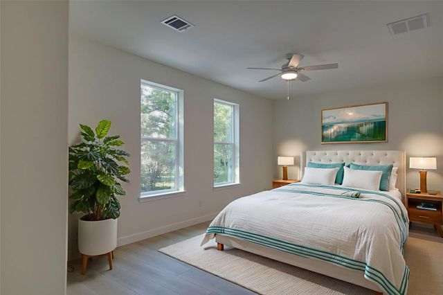 957 Ringold Street, Houston, TX 77088