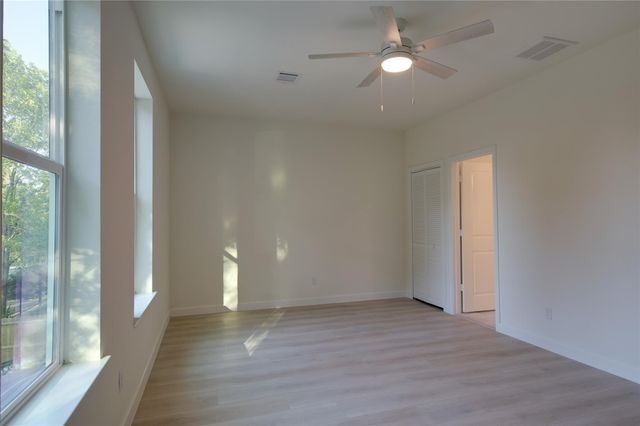 957 Ringold Street, Houston, TX 77088