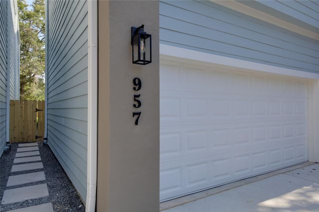 957 Ringold Street, Houston, TX 77088