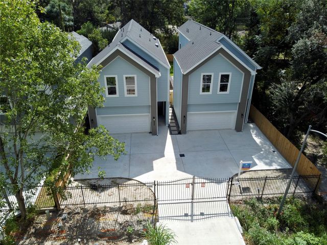 957 Ringold Street, Houston, TX 77088
