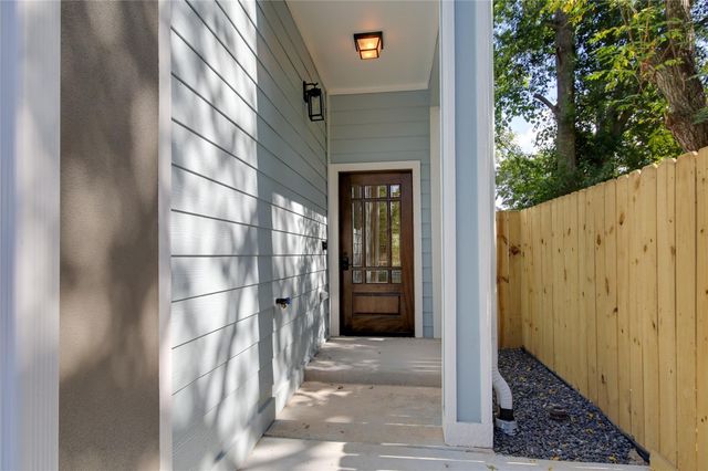 957 Ringold Street, Houston, TX 77088