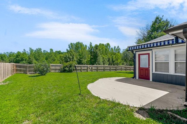 16705 Freeman Drive, Basehor, KS 66007