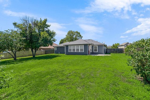 16705 Freeman Drive, Basehor, KS 66007